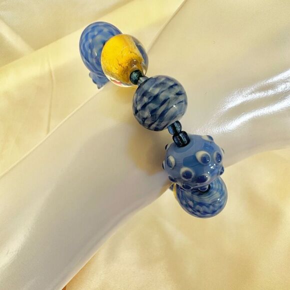 Blue beaded stretchy bracelet - Picture 7 of 8